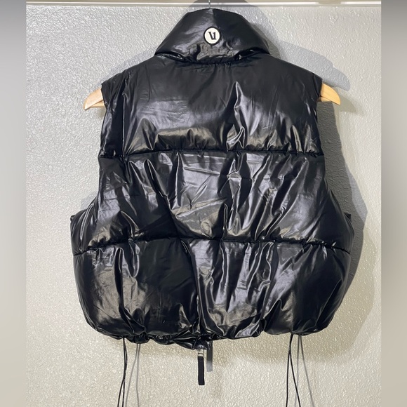 Vuori Women's Hudson Black Puffer Vest - Size M - Picture 8 of 8